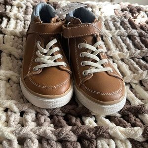 Children Place boys size 11 tan shoes